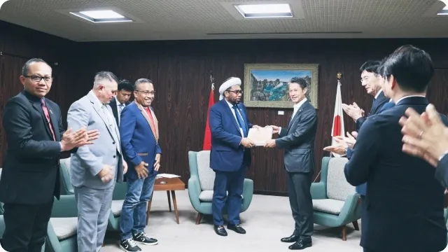 インドネシア政府関係者とJWB代表の対談・交流の様子